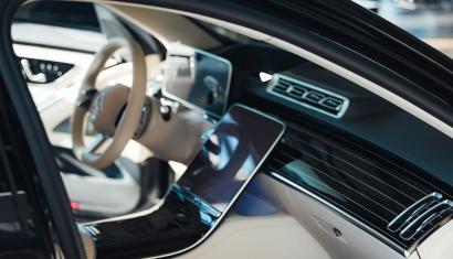 Mercedes-Benz te conduce spre nunta de vis